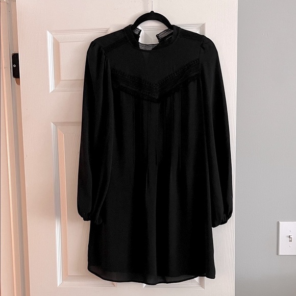 Ann Taylor Dresses & Skirts - Ann Taylor Black Mini Dress with lace details 👗👠💝